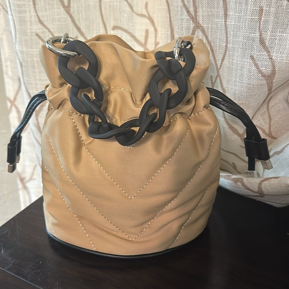 Zara Quilted Bucket Drawstring Hand Purse Tan &Black w/ silver hardware Like New - Picture 3 of 6